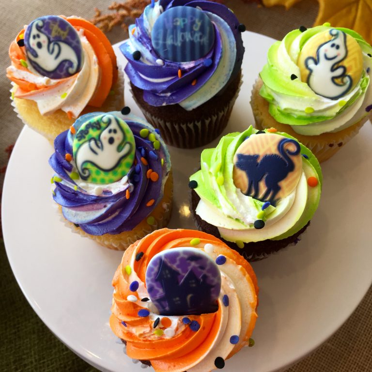 Cupcake 6 Pack (Decor may vary) Halloween Cupcake Pack